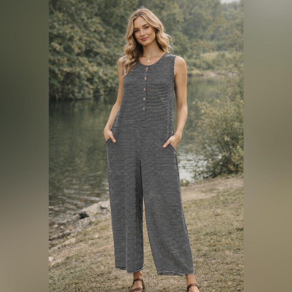 APRÈS Boutique Black & White Striped Sleeveless Jumpsuit Size Medium